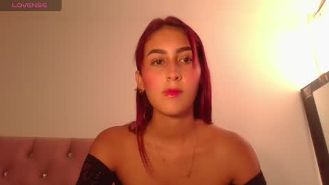 Snapshot of aurora_petit_ chatting on May 2026 08:39:02 PM aurora petit online show from May 2026 08:39:02 PM