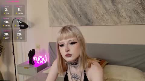 Snapshot of aurora_radiance chatting on July 2026 08:20:02 AM Serena online show from July 2026 08:20:02 AM