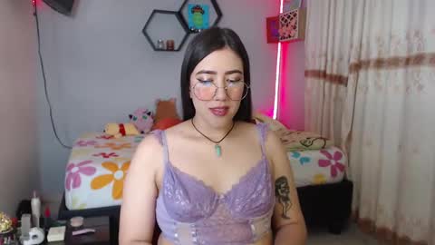Snapshot of aurora_shy_ chatting on February 2025 08:37:01 PM Aurora online show from February 2025 08:37:01 PM