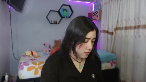 Snapshot of aurora_shy_ chatting on February 2025 05:10:02 PM Aurora online show from February 2025 05:10:02 PM