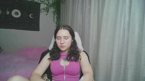 Snapshot of aurora_worker chatting on September 2025 12:05:02 PM Aurora online show from September 2025 12:05:02 PM