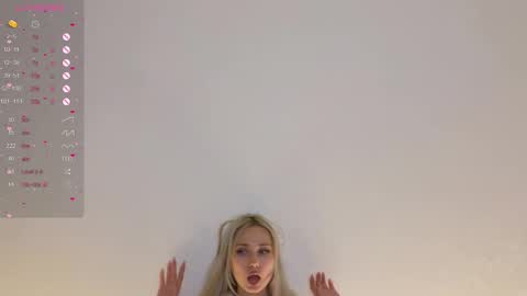 Aurora online show from October 2025 04:39:01 PM