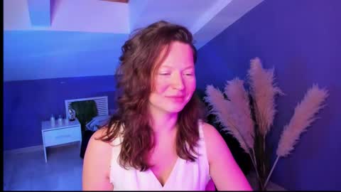 auroraborealis__ online show from December 2025 10:12:01 AM