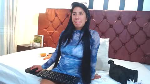 Snapshot of auroravellaris chatting on March 2025 08:32:01 PM Valeria Moreau online show from March 2025 08:32:01 PM