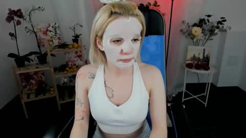 aurorawrenfield online show from January 2026 12:46:01 AM