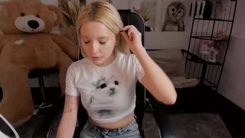 aurorawrenfield online show from January 2026 10:09:02 AM