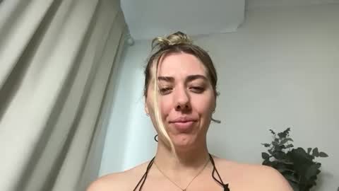 Snapshot of aussielulu chatting on May 2026 01:56:01 AM aussielulu online show from May 2026 01:56:01 AM