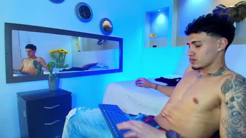 Snapshot of austin_collinss chatting on December 2024 03:40:02 AM AUSTIN online show from December 2024 03:40:02 AM