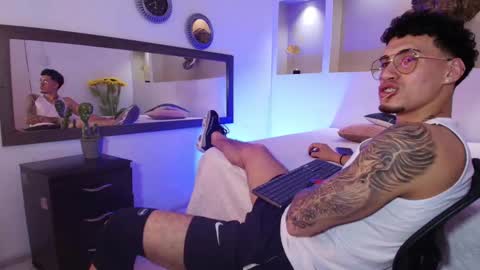 Snapshot of austin_collinss chatting on December 2024 06:45:01 AM AUSTIN online show from December 2024 06:45:01 AM