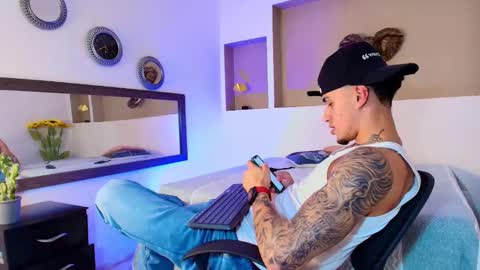 Snapshot of austin_collinss chatting on December 2024 06:12:01 PM AUSTIN online show from December 2024 06:12:01 PM