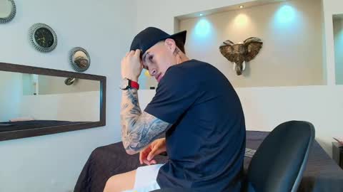 Snapshot of austin_collinss chatting on February 2025 08:46:02 AM AUSTIN online show from February 2025 08:46:02 AM