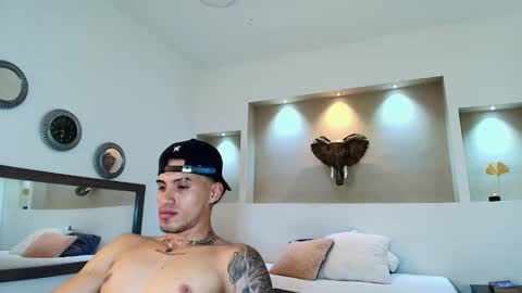 Snapshot of austin_collinss chatting on February 2025 05:21:01 AM AUSTIN online show from February 2025 05:21:01 AM