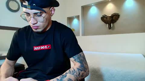 Snapshot of austin_collinss chatting on February 2025 05:29:02 AM AUSTIN online show from February 2025 05:29:02 AM