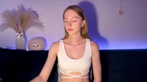 Annie online show from September 2025 03:04:02 PM