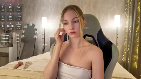 Snapshot of autumnroginson chatting on February 2026 01:18:02 PM Annie online show from February 2026 01:18:02 PM