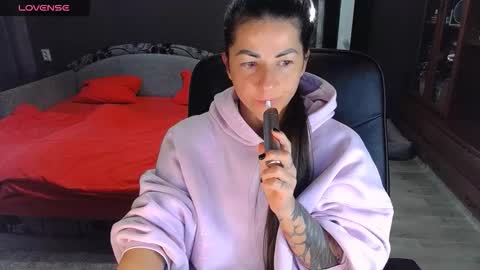 Ava online show from October 2025 10:04:01 AM