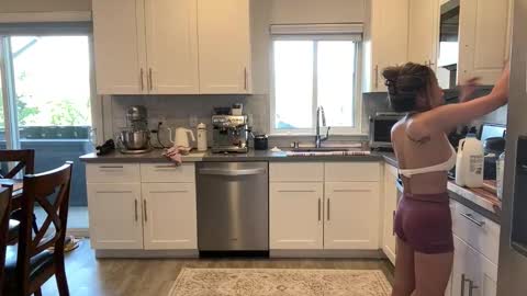 Snapshot of ava_petite_ chatting on April 2026 07:31:01 PM Little Ava online show from April 2026 07:31:01 PM