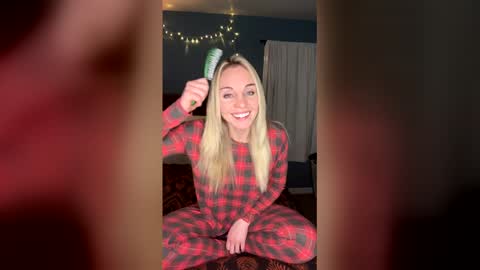 Snapshot of avarosefit chatting on January 2026 02:25:02 AM Ava Rose online show from January 2026 02:25:02 AM