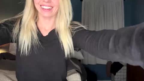 Snapshot of avarosefit chatting on February 2026 02:43:01 AM Ava Rose online show from February 2026 02:43:01 AM