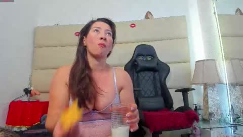 Snapshot of avatomas chatting on November 2025 09:47:01 PM Ava Tomas online show from November 2025 09:47:01 PM