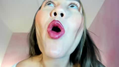 avawhiite online show from March 2026 06:33:01 PM