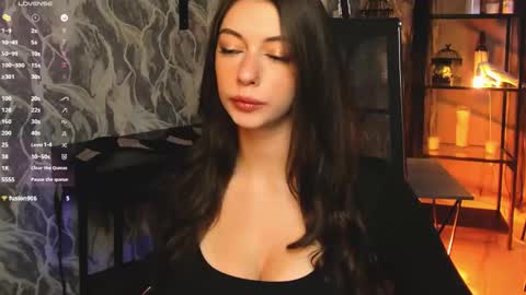 Avie online show from October 2025 08:54:02 PM