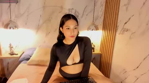 avelynnoe online show from February 2025 11:41:01 AM