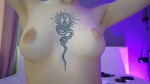 Snapshot of avgustina_love chatting on May 2026 09:04:01 AM avgustina_love online show from May 2026 09:04:01 AM