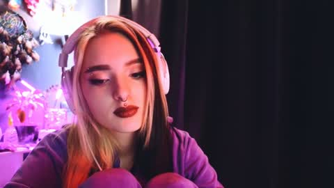 Avriel online show from December 2024 03:14:02 AM