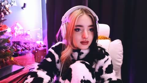 Avriel online show from January 2025 05:00:01 AM