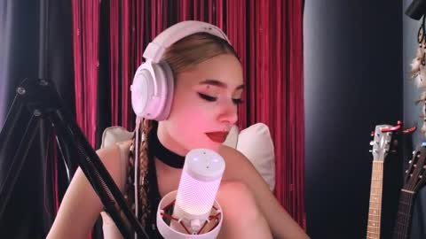 Snapshot of avi_nile chatting on May 2026 03:47:01 AM Avriel online show from May 2026 03:47:01 AM