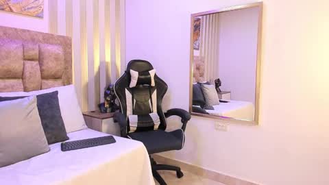 AVIS  online show from September 2025 06:53:02 PM