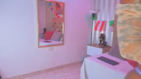 Snapshot of avis_lara chatting on June 2026 07:12:02 PM AVIS online show from June 2026 07:12:02 PM