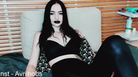 Avril online show from January 2025 08:18:02 AM