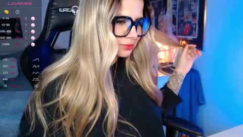 Snapshot of avrill_morgan chatting on February 2025 10:04:02 PM Avrill Morgan online show from February 2025 10:04:02 PM