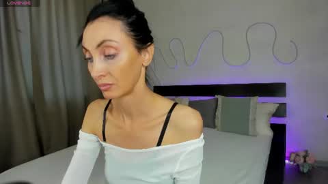 Snapshot of avrora_mars chatting on June 2026 09:19:02 AM Avrora online show from June 2026 09:19:02 AM