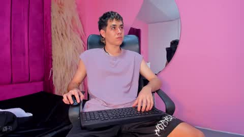 Axel cifer online show from February 2025 05:15:01 PM