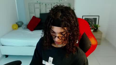 Snapshot of axel_fox7 chatting on January 2026 12:05:01 AM Axel online show from January 2026 12:05:01 AM