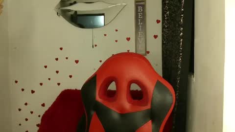 Snapshot of axel_fox7 chatting on May 2026 12:06:02 AM Axel online show from May 2026 12:06:02 AM