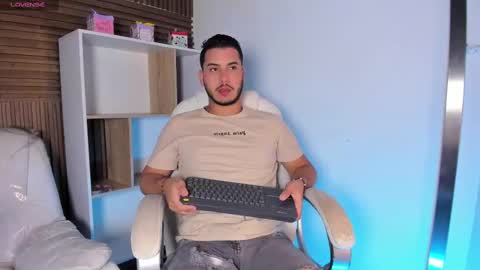 axel_grey_ online show from October 2025 12:25:02 PM