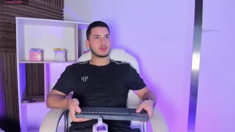 axel_grey_ online show from November 2025 01:24:01 PM