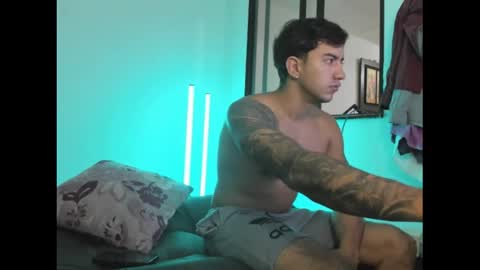 Snapshot of axel_hendrick chatting on May 2026 04:30:01 AM axel_hendrick online show from May 2026 04:30:01 AM