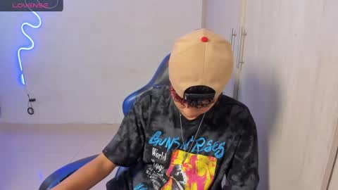 Snapshot of axel_luxxx chatting on April 2026 07:58:02 PM Axel online show from April 2026 07:58:02 PM