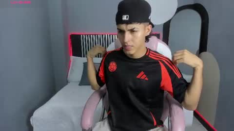 Snapshot of axel_mendoza_ chatting on June 2026 08:21:01 PM A X E L online show from June 2026 08:21:01 PM