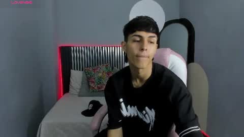 Snapshot of axel_mendoza_ chatting on June 2026 08:18:01 PM A X E L online show from June 2026 08:18:01 PM