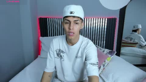 Snapshot of axel_mendoza_ chatting on July 2026 08:33:01 PM A X E L online show from July 2026 08:33:01 PM