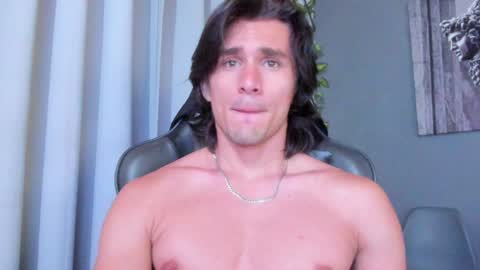 Axel online show from December 2024 08:54:02 PM