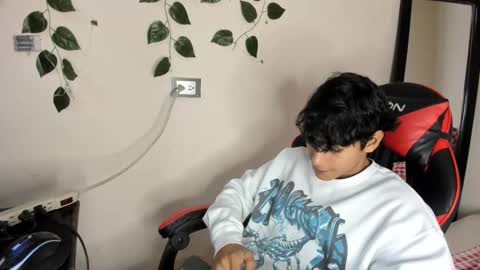 axel_rosse2 online show from November 2025 10:48:01 PM