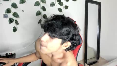 axel_rosse2 online show from November 2025 10:43:02 PM