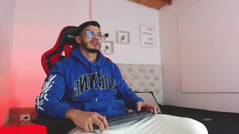 Axel  online show from January 2025 12:18:01 PM